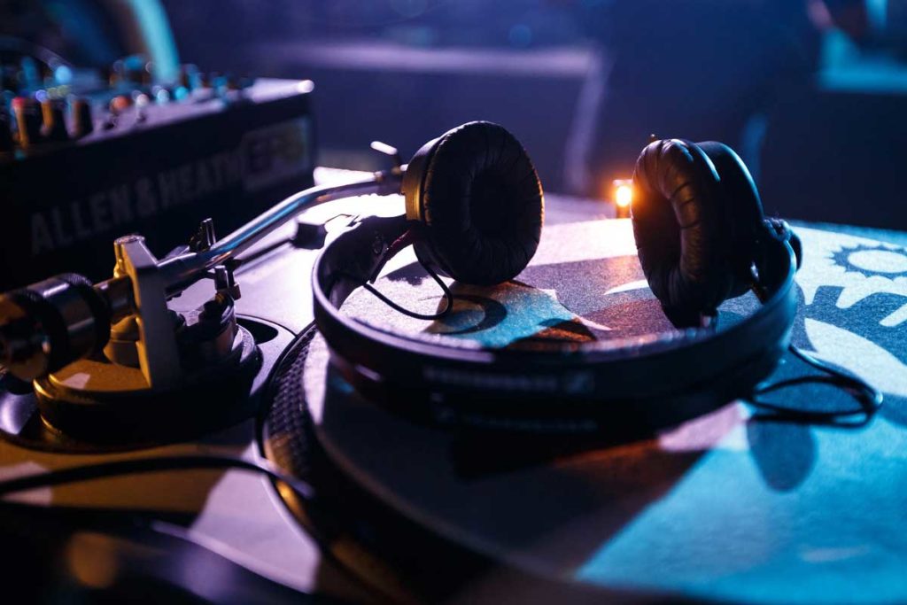 headphones down on DJ set