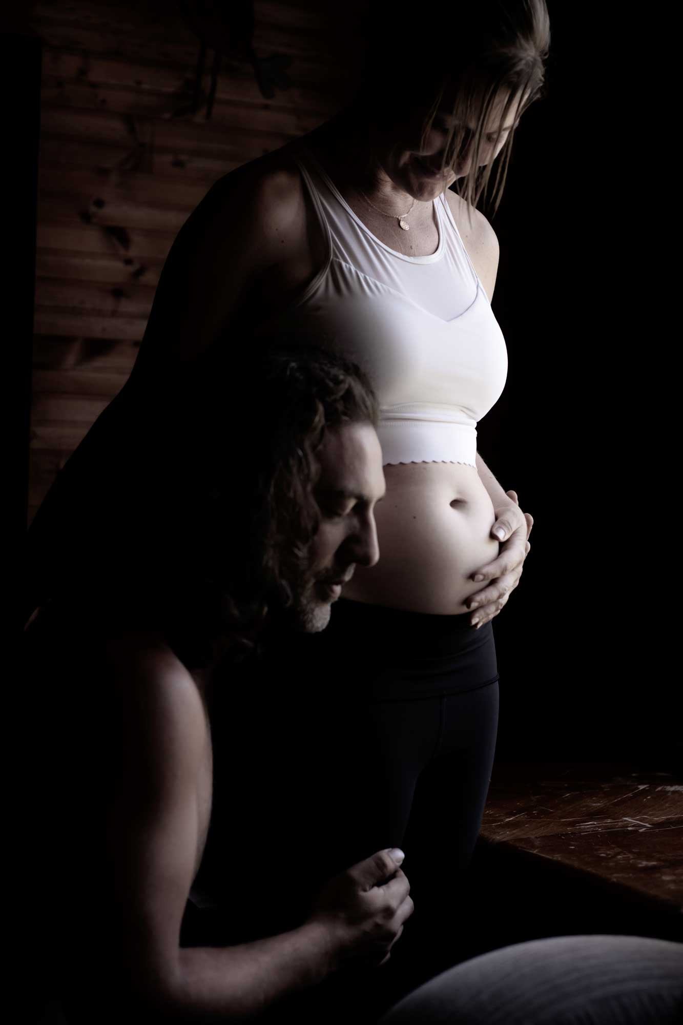 mother and father maternity photos